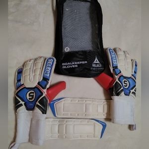 Select size 7 soccer goalkeeper gloves